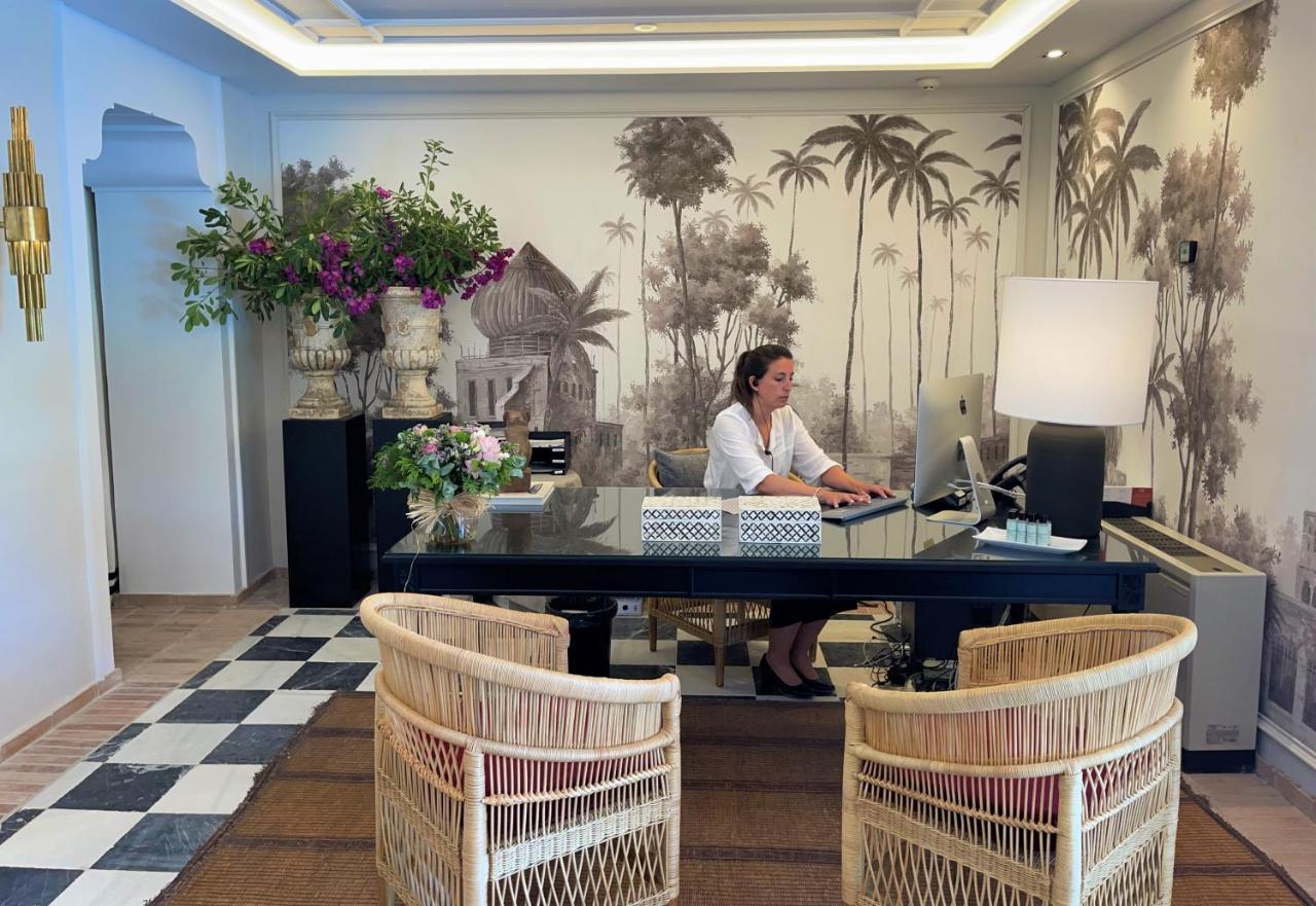 Soho Boutique Castillo De Santa Catalina - Adults Recommended Malaga Bagian luar foto Concierge at the Mandarin Oriental, Munich