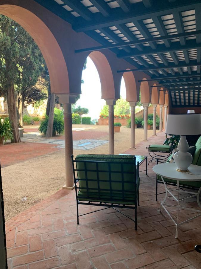 Soho Boutique Castillo De Santa Catalina - Adults Recommended Malaga Bagian luar foto The hotel's courtyard