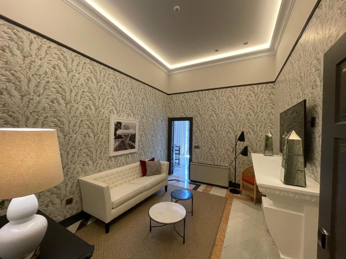 Soho Boutique Castillo De Santa Catalina - Adults Recommended Malaga Bagian luar foto The interior of the suite