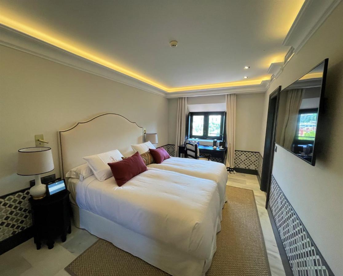 Soho Boutique Castillo De Santa Catalina - Adults Recommended Malaga Bagian luar foto A room at the hotel
