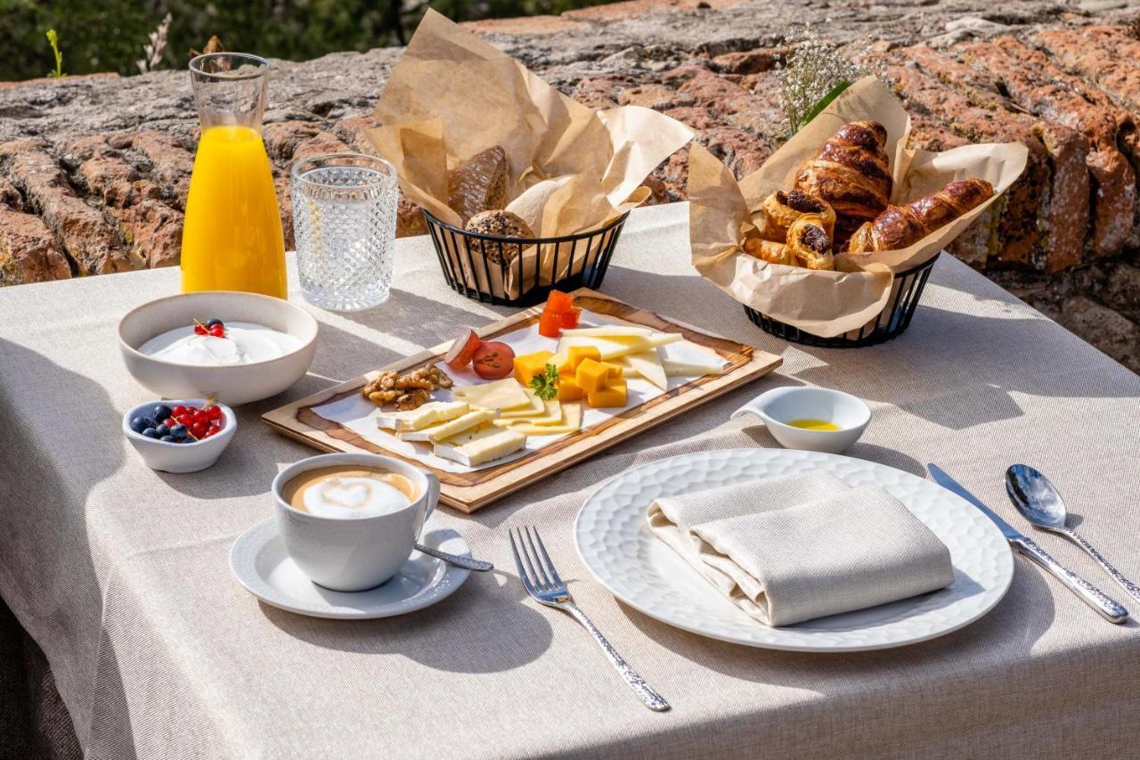 Soho Boutique Castillo De Santa Catalina - Adults Recommended Malaga Bagian luar foto Breakfast at the hotel
