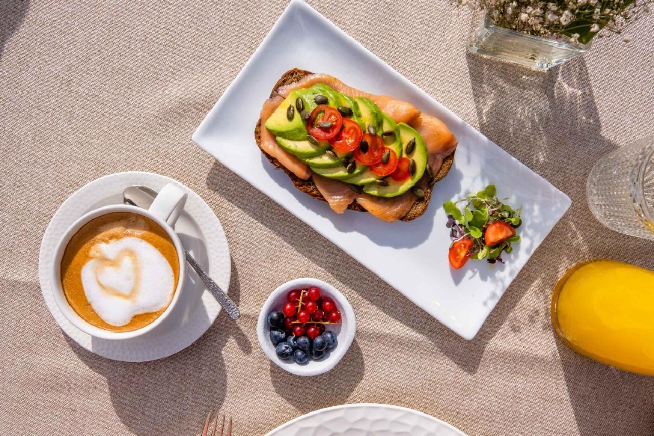 Soho Boutique Castillo De Santa Catalina - Adults Recommended Malaga Bagian luar foto A breakfast at the hotel