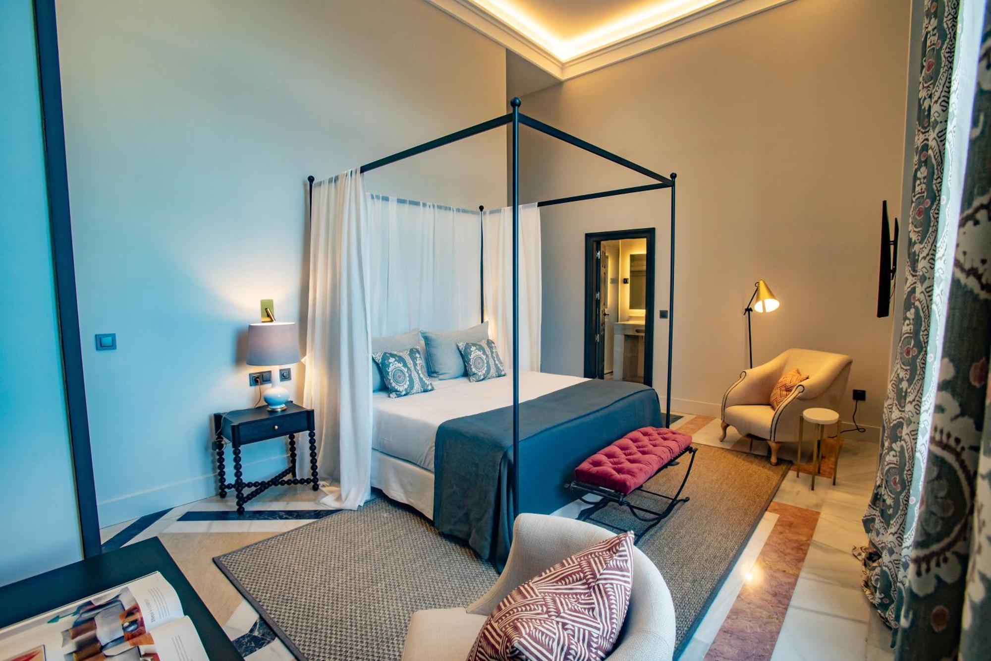 Soho Boutique Castillo De Santa Catalina - Adults Recommended Malaga Bagian luar foto A bedroom at the hotel