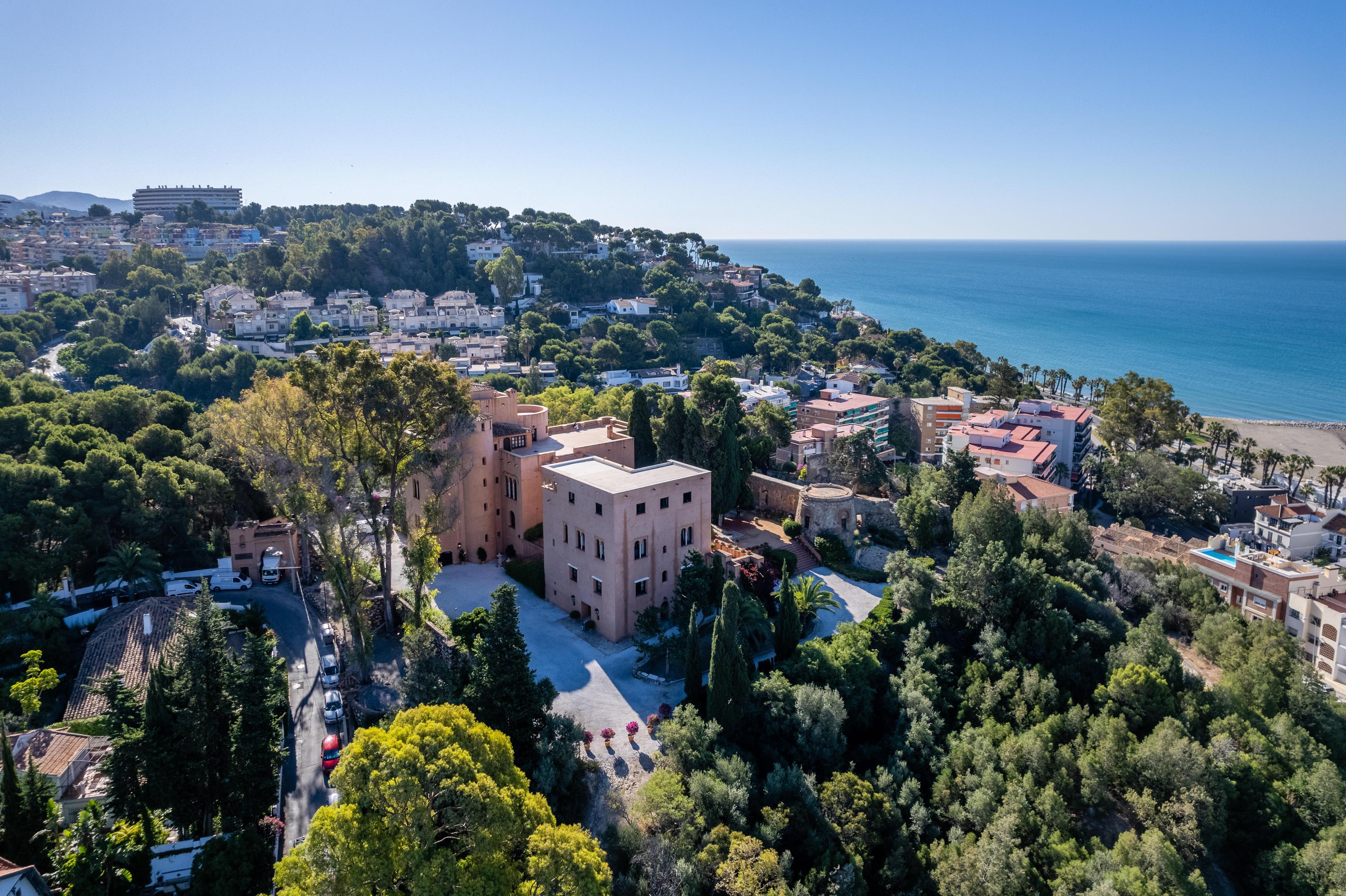 Soho Boutique Castillo De Santa Catalina - Adults Recommended Malaga Bagian luar foto Aerial view of the monastery