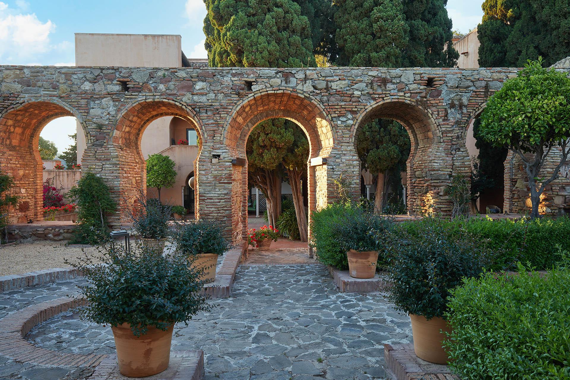 Soho Boutique Castillo De Santa Catalina - Adults Recommended Malaga Bagian luar foto The Roman aqueduct of Ansignan