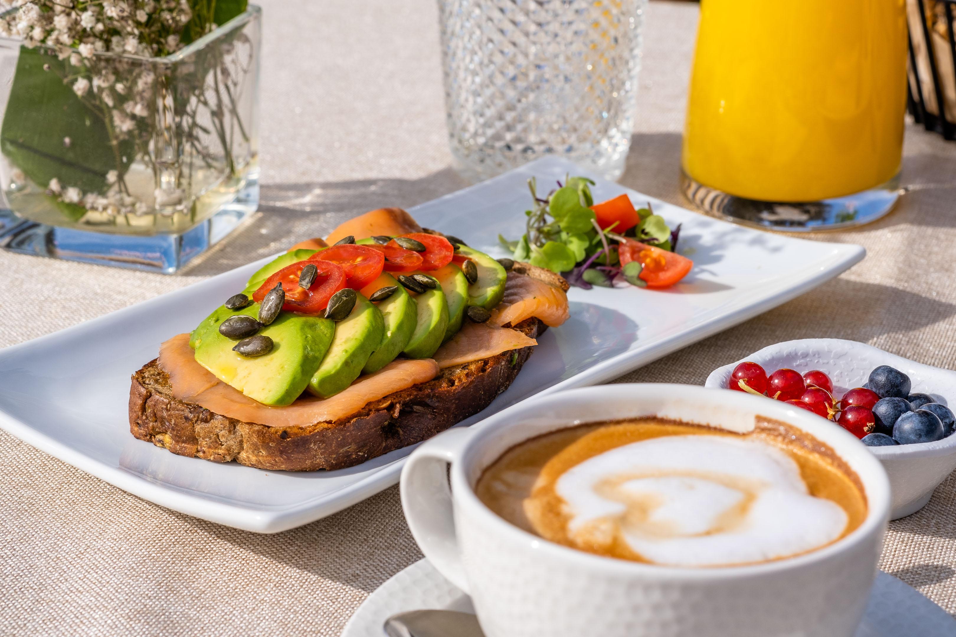 Soho Boutique Castillo De Santa Catalina - Adults Recommended Malaga Bagian luar foto Avocado toast with a latte