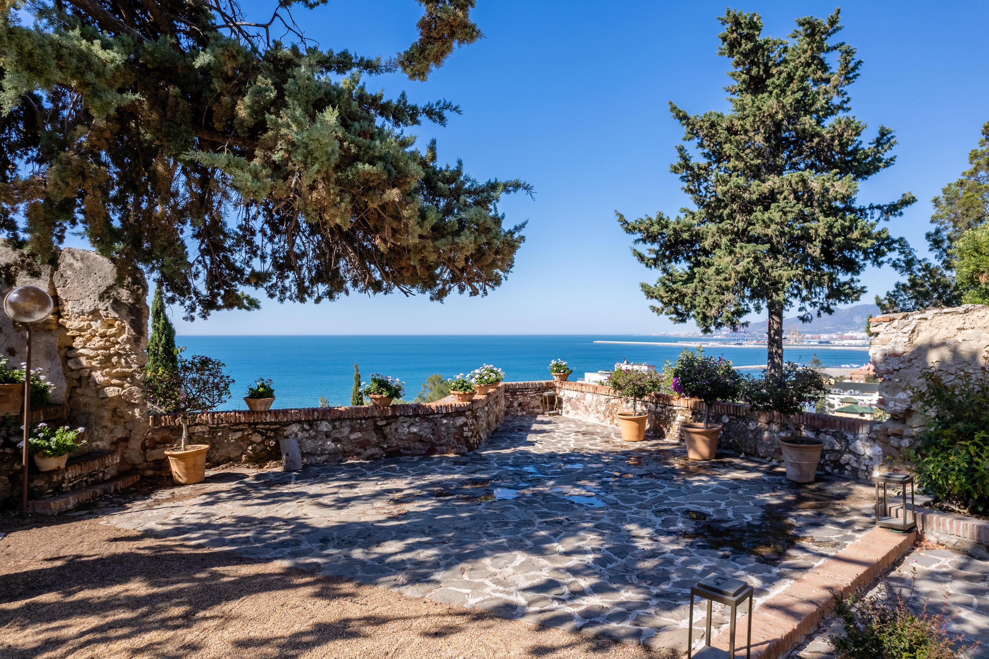 Soho Boutique Castillo De Santa Catalina - Adults Recommended Malaga Bagian luar foto View of the sea from the monastery
