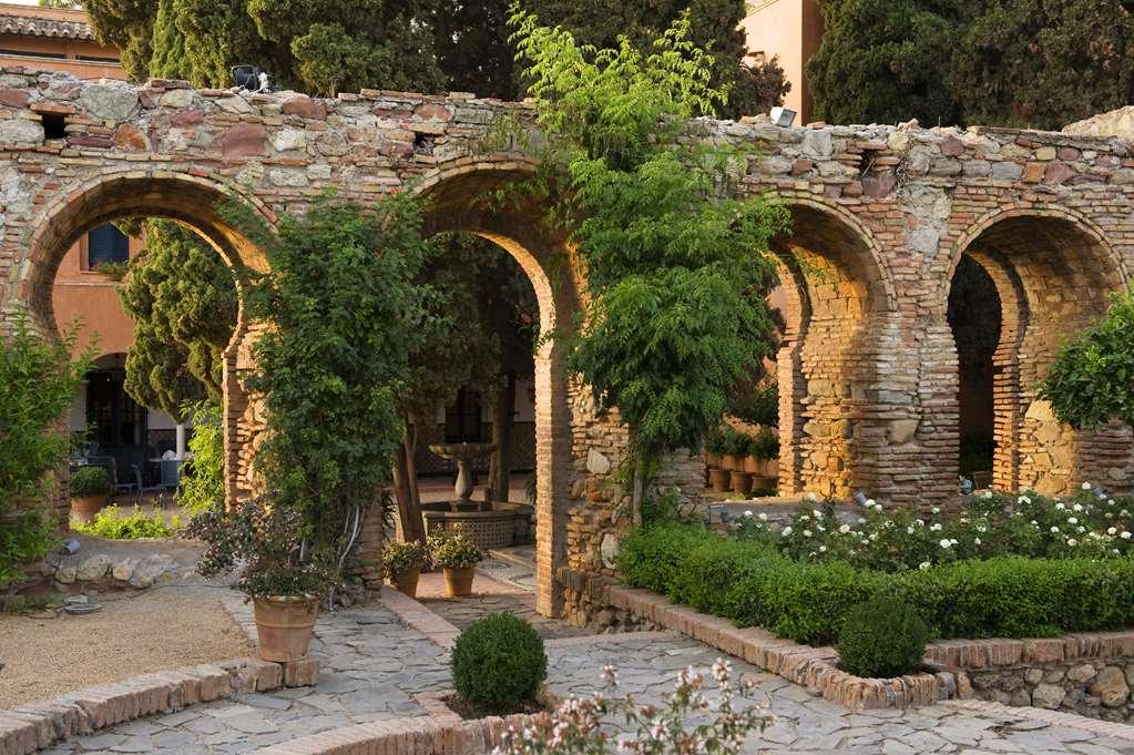 Soho Boutique Castillo De Santa Catalina - Adults Recommended Malaga Bagian luar foto The Roman arches of the Cloister of the Kings
